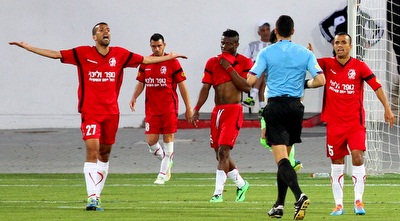 שחקני לוד באים בטענות לשופט (שי לוי)