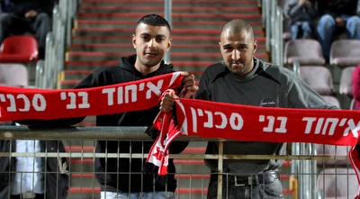 אוהדי סכנין ביציע (רדאד ג´בארה)