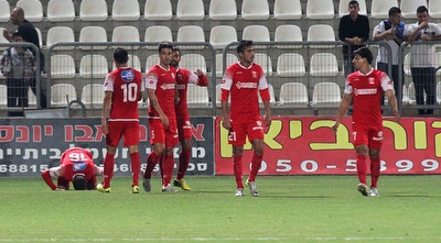 שחקני סכנין חוגגים (רדאד ג´בארה)