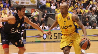 היקמן עם הכדור (חגי ניזרי)