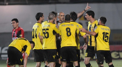 שחקני בית&qout;ר מתווכחים (ראובן כהן, ynet ספורט) (ONE) שחקני בית&qout;ר מתווכחים (ראובן כהן, ynet ספורט) (ONE)