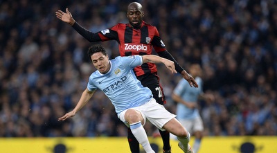 סמיר נסרי מוכשל ומאבד שליטה על הכדור (רויטרס)