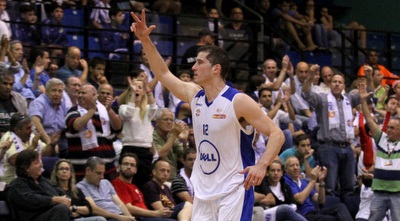 זליקוביץ´ חוגג עם הקהל (רדאד ג´בארה)