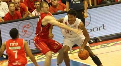 פרחוסקי מנסה לגנוב את הכדור (חגי ניזרי) פרחוסקי מנסה לגנוב את הכדור (חגי ניזרי)