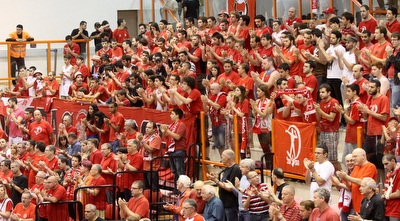 אוהדי הפועל תל אביב (חגי ניזרי) אוהדי הפועל תל אביב (חגי ניזרי)