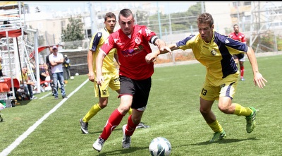 יחזקאל מול גולדברג (חגי ניזרי)