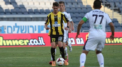 עומר אצילי עם הכדור (אורן בן חקון)