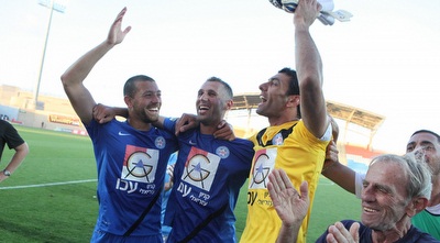 שחקני עכו חוגגים (עמית מצפה)