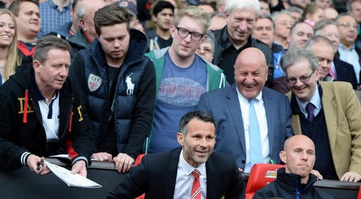 התרגשות באולד טראפורד, ריאן גיגס על הספסל כמאמן  (רויטרס)