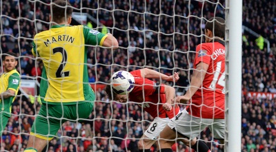 חואן מאטה נוגח לרשת (רויטרס)