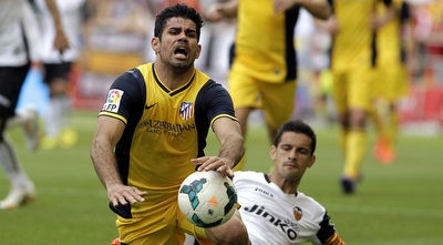 ריקרדו קוסטה עוצר את דייגו קוסטה (רויטרס)