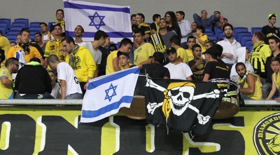 אוהדי מכבי נתניה. חגגו שער יתרון מוקדם  (רדאד ג´בארה)