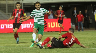 פישלר מנסה לעצור את חוגי (עמית מצפה)