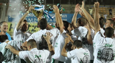 מכבי חיפה חוגגת את הזכייה בגביע (עמית מצפה)