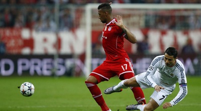 ג´רום בואטנג מקדים את כריסטיאנו רונאלדו (רויטרס) ג´רום בואטנג מקדים את כריסטיאנו רונאלדו (רויטרס)