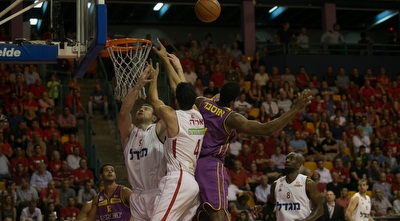 מאבק על הריבאונד (אוהד צויגנברג, ynet ספורט)