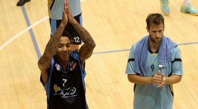 שחקני אילת חוגגים (חגי ניזרי)