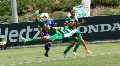 דור חוגי בועט מספרת (חגי ניזרי)