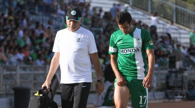 אלון תורג&acute;מן יורד פצוע (עמית מצפה)