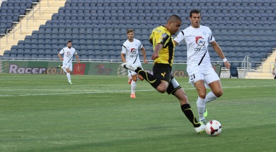 איציק כהן בועט (אורן בן חקון) (ONE)