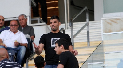 אריאל הרוש ביציע (אורן בן חקון) (מערכת ONE)