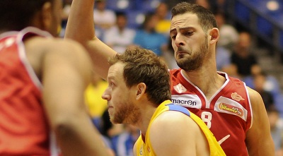 אינגלס נשמר ע&qout;י שמחון (יובל חן, ynet ספורט) אינגלס נשמר ע&qout;י שמחון (יובל חן, ynet ספורט)