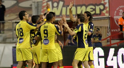 שחקני מכבי ת&qout;א חוגגים (רדאד ג´בארה) שחקני מכבי ת&qout;א חוגגים (רדאד ג´בארה)