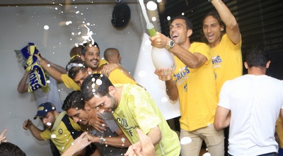 זהבי עם השמפניה (מיכה בננו) זהבי עם השמפניה (מיכה בננו)