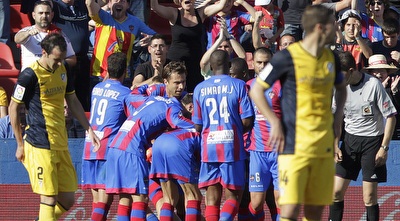 שחקני לבאנטה חוגגים, גאבי וחואנפרן המומים (רויטרס) שחקני לבאנטה חוגגים, גאבי וחואנפרן המומים (רויטרס)