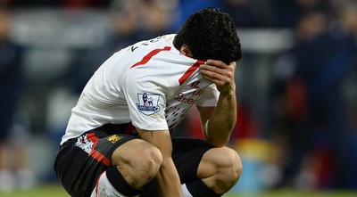 לואיס סוארס עם החולצה על הפנים בסיום  (רויטרס)