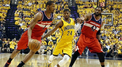 טרבור אריזה (משמאל). עובר ליוסטון (רויטרס) טרבור אריזה (משמאל). עובר ליוסטון (רויטרס)