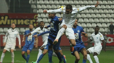 אוחיון מתרומם לכדור גובה (עמית מצפה) אוחיון מתרומם לכדור גובה (עמית מצפה)