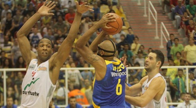 דווין סמית´ חודר לסל (עמית מצפה)