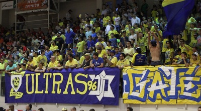 אוהדי מכבי ת&qout;א בגן נר (עמית מצפה)