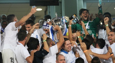 שחקני ק&qout;ש חוגגים עם הגביע (רדאד ג´בארה) שחקני ק&qout;ש חוגגים עם הגביע (רדאד ג´בארה)