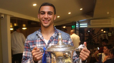 אחמד עאבד עם הגביע. &qout;יש לו פוטנציאל&qout; (רדאד ג´בארה)