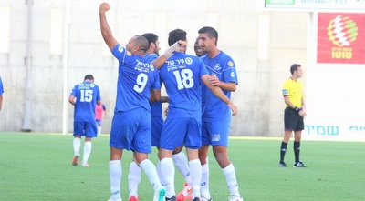 הפועל פ&qout;ת חוגגת (משה חרמון) הפועל פ&qout;ת חוגגת (משה חרמון)