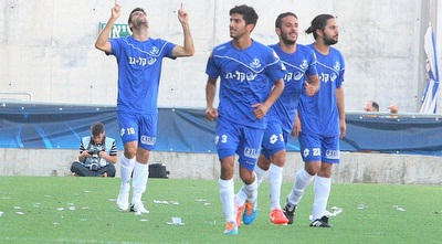 הפועל פ&qout;ת חוגגת בדרך לליגת העל (משה חרמון) הפועל פ&qout;ת חוגגת בדרך לליגת העל (משה חרמון)