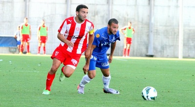 יהודה ג´אנו מנסה להשתלט על הכדור (משה חרמון) יהודה ג´אנו מנסה להשתלט על הכדור (משה חרמון)