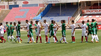 השחקנים רגע לפני פתיחת המשחק (חגי ניזרי) השחקנים רגע לפני פתיחת המשחק (חגי ניזרי)