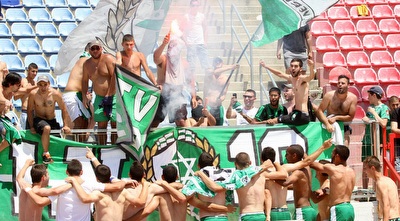 שחקני מכבי חיפה חוגגים (חגי ניזרי) שחקני מכבי חיפה חוגגים (חגי ניזרי)