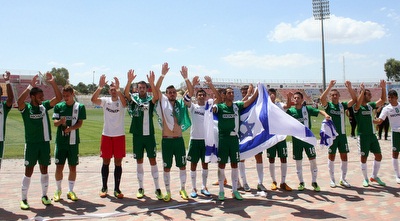 שחקני מכבי חיפה חוגגים (חגי ניזרי) שחקני מכבי חיפה חוגגים (חגי ניזרי)