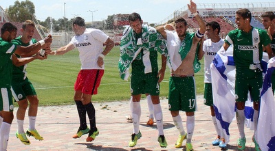 שחקני מכבי חיפה חוגגים (חגי ניזרי) שחקני מכבי חיפה חוגגים (חגי ניזרי)