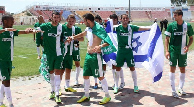 שחקני מכבי חיפה חוגגים (חגי ניזרי) שחקני מכבי חיפה חוגגים (חגי ניזרי)