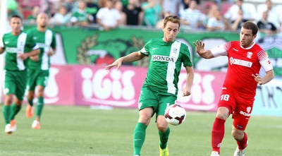 ראיוס ועותמאן במאבק על הכדור (ערן לוף) ראיוס ועותמאן במאבק על הכדור (ערן לוף)