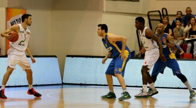 טישמן עם הכדור (משה חרמון)