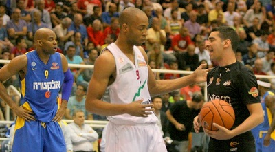 טוני יאנגר (משה חרמון)