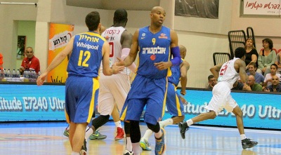 אלכס טיוס. משחק מושלם (משה חרמון)