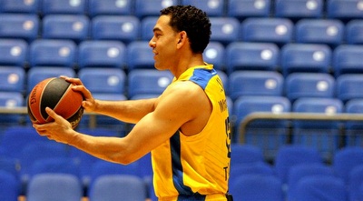 בלו. חושב כבר על עתיד בתור סוכן ביטוח (משה חרמון)