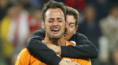 בטו בוכה בסיום (רויטרס)